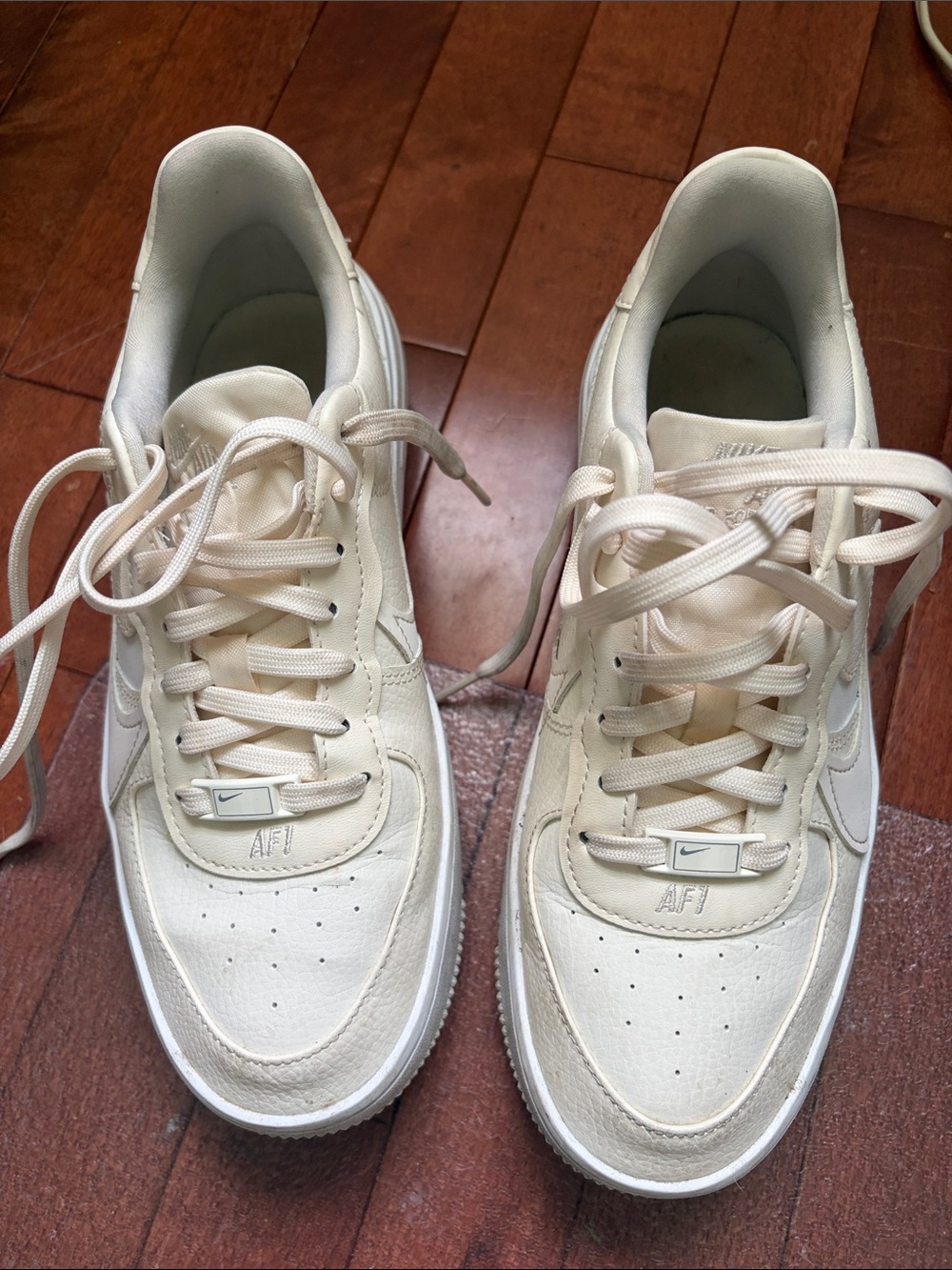 Nike Air AF1 in cream